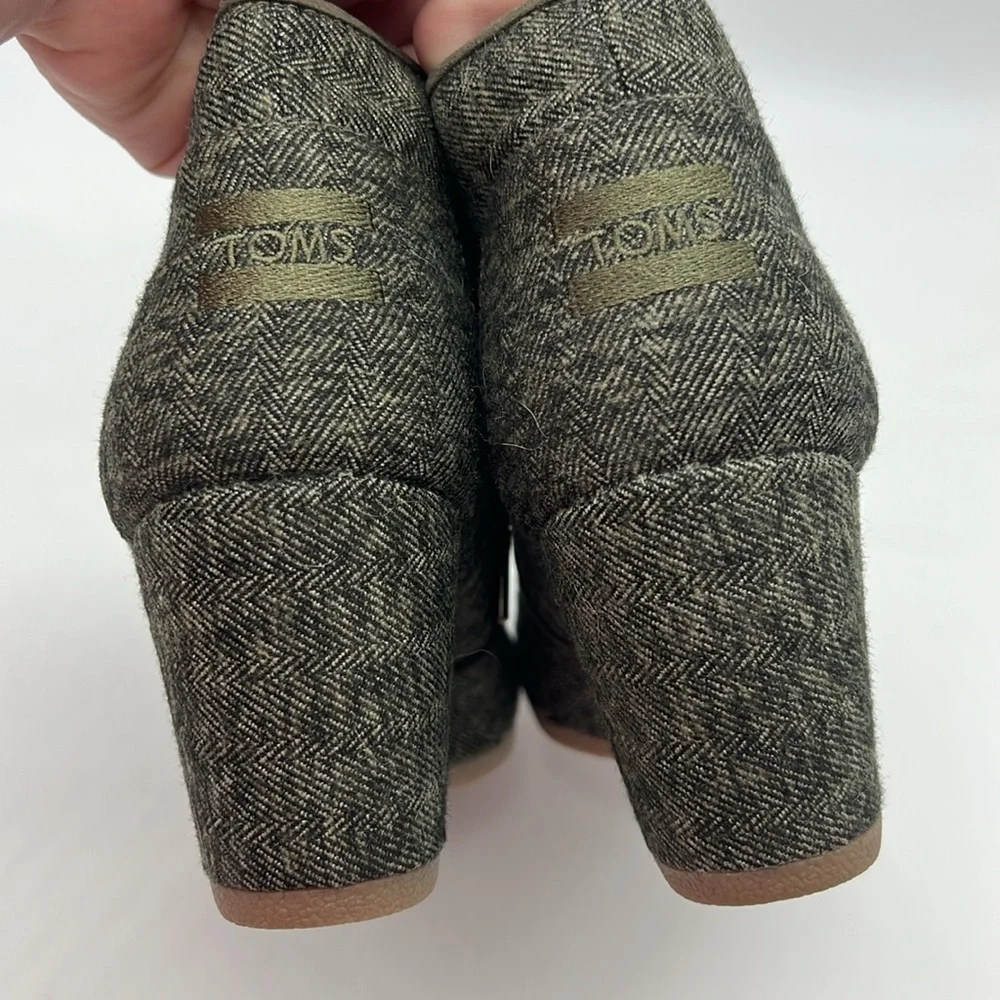 Toms 300416 Women US 9 dark olive green brown textile wedge lace up ankle bootie
